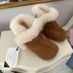 Baby girl UGGs size 2/3